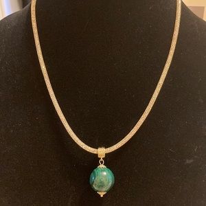 NWT SJ Pearl malachite pendant on a gold tone mesh necklace